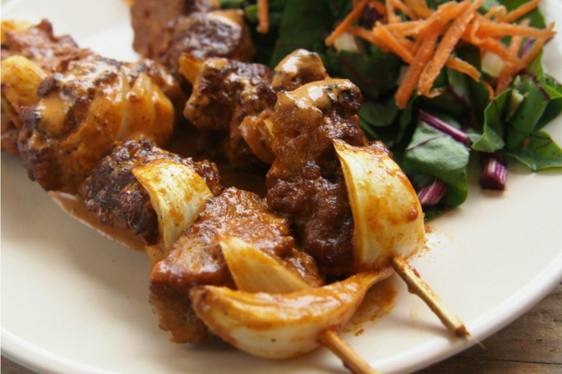 Brochetas de seitán en One Green Planet